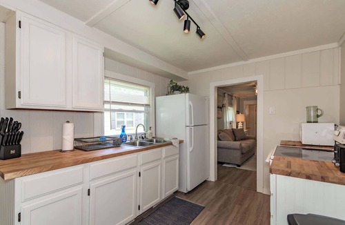 Mentor Headlands House | Fisherman's Cottage, 3BR Lake Erie Retreat