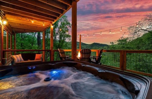 Sevierville Cabin | Free Dollywood Tix/Indoor Heated POOL/VIEWS/Quiet