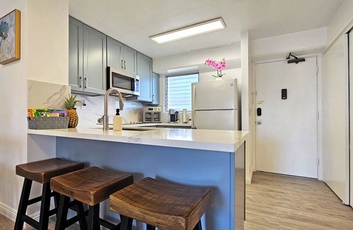 McCully - Moiliili Condo | Free Parking, Beach Gear Included, 2BR 1BA in Waikiki