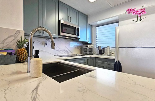 McCully - Moiliili Condo | Free Parking, Beach Gear Included, 2BR 1BA in Waikiki