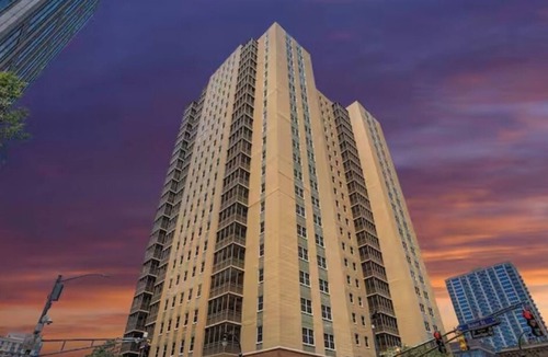 Peachtree Center Apartment | Free Parking,Downtown Condo, Walk to GA Aquarium, Mercedes-Benz, Centennial Park