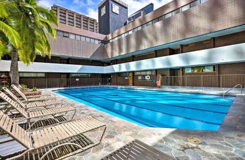 Downtown Honolulu Apartment | Free Parking Pool Harbor View Access Honolulu Gem!