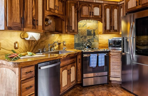 Waimanalo Beach Villa | Fun Hawaii Hobbit House w/ AC, Tropical Vibes, Mountain View, Steps to the Beach