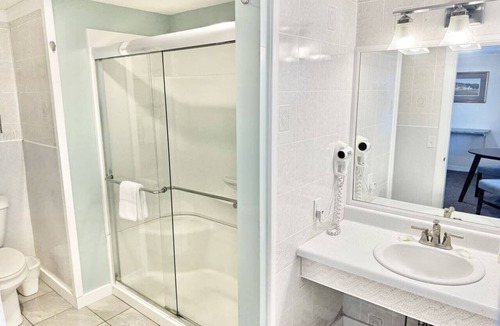 Hulls Cove Bed & Breakfast | Gallagher`s Travels Room 8 (King)