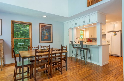 Asheville Cottage | Garden Cottage 2.5 Miles to Downtown With Private, Wooded Surroundings