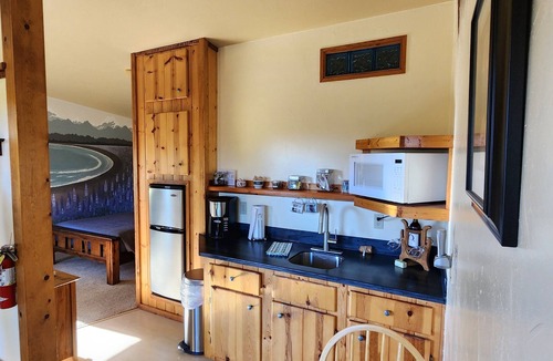 Kachemak Cabin | Garden Getaway at Bear Creek Winery, w/fire pit, koi pond, and hot tub
