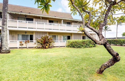 Wailua Hotel | Garden View 1BR Suite with Outdoor Swimming Pool & Parking Included