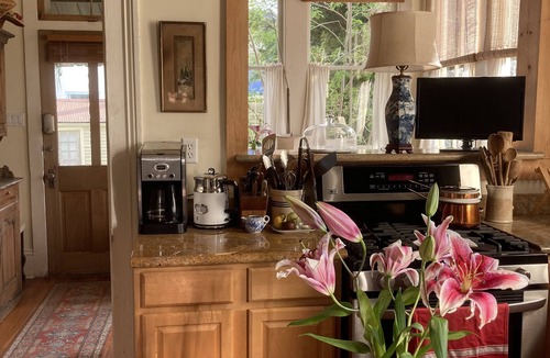 Esplanade Ridge Cottage | Garden, walkable, stylish, dog friendly, off-street parking, near French Quarter