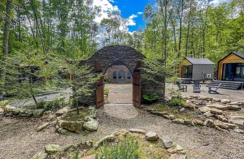 Goldbond Cabin | Glamping at Four Fillies Lodge-The Friar Tuck