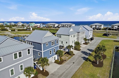 Topsail Beach House | Going Coastal, Canal Front, Water Views, Beach access, best sunsets!
