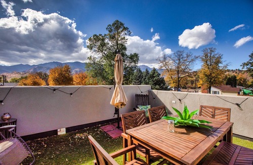 Pleasant Valley House | Gorgeous Home near Garden of the Gods with Rooftop Deck & Gourmet Kitchen