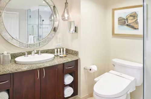 Waikiki Resort | Grand Waikikian 1BR – Luxury Kitchen Suite with Balcony & Waikiki Beach Access