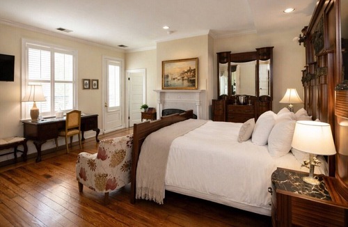 Edenton Bed & Breakfast | Granville Queen Inn Downtown Edenton Queen Bed 2nd Floor