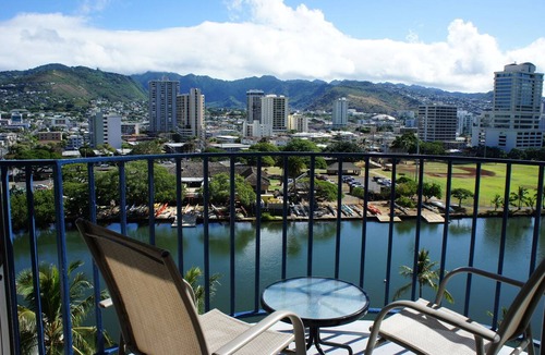 McCully - Moiliili Condo | Great Location in Waikiki! Views of mountains, city, and ocean!