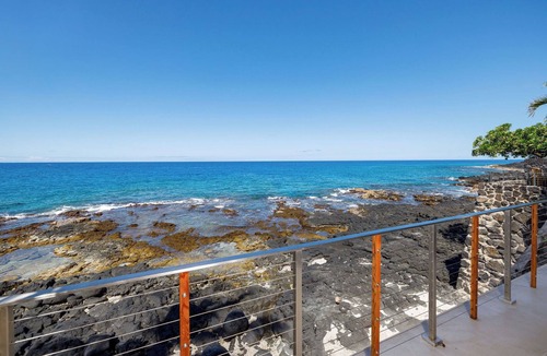 Kahaluu Bay House | Hale Kale:Direct Oceanfront Masterpiece,Modern Spectacular One of a Kind Home
