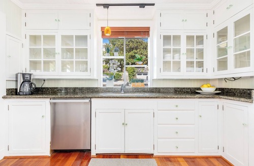 Manoa House | Hale Malino Home with Fireworks & Diamond Head Views near UH