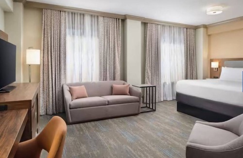 Central Business District Hotel | Hampton Inn & Suites New Orleans Canal St. French Quarter