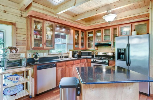Indian Rock Springs Cabin | Hand-Crafted Log Cabin in Mountain Forest! Pets OK, Fiber, Near Casino/Rafting