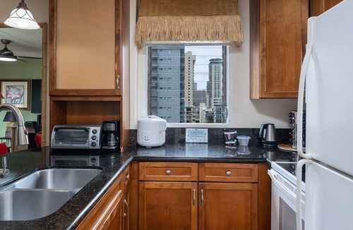 Waikiki Condo | HEART OF WAIKIKI 1 BR CRN, NOT A STUDIO, FREE PKG NO RESORT FEE BEACH ITEMS