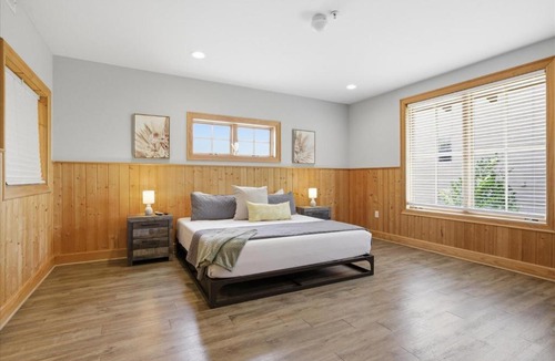Pigeon Forge Apartment | Hearthstone Lodge- 4 Private UnitsKing BedsPatio