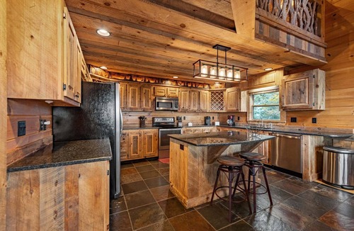 Unaka Cabin | Heaven's Doorstep - Mountain-view cabin with hot tub, game room, and 4 bedrooms