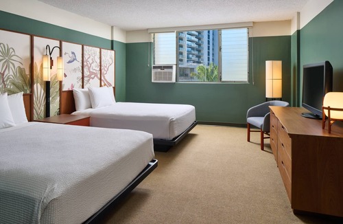 Ala Moana Hotel | High Floor City View Two Queens, 3 Relaxing Units, Rooftop Garden Escape