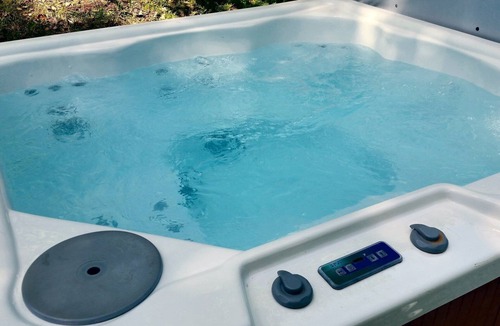 Stanley Cabin | High Ridge Cabin with Hot Tub, Starlink Wi-Fi & Whole-House Generator