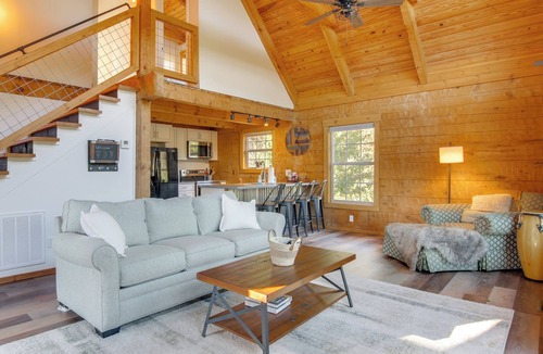 Newport Cabin | Hike & Unwind, Peaceful Wooded Retreat in Newport