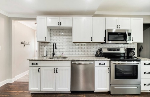 Southport Cottage | Historic dog-friendly renovated cottage with streaming, patio, W/D, & AC