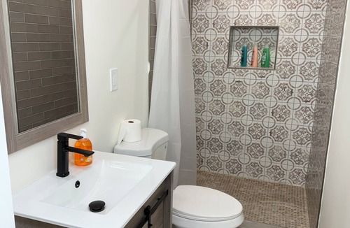 Central Business District House | Historic Downtown Hardwood Apartment 2 Minute Walk to French Quarter -3B