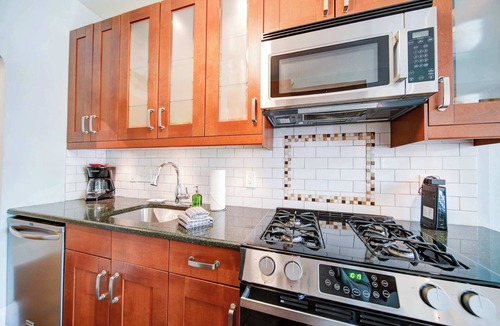 Cherry Condo | Historic Myers Park 2BR Condo with Free Parking Near Uptown