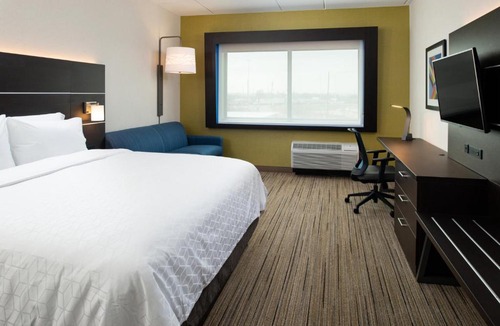 Romeoville Hotel | Holiday Inn Express & Suites - Romeoville - Joliet North by IHG