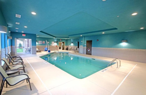 Paw Creek Hotel | Holiday Inn Express & Suites Charlotte North by IHG