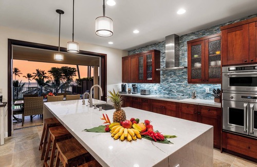 Keauhou House | Holua Moana Hale: Spectacular Oceanfront Home with Pool, Spa and Putting Green