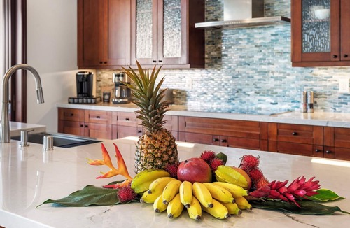 Keauhou House | Holua Moana Hale: Spectacular Oceanfront Home with Pool, Spa and Putting Green