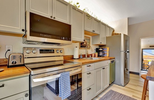 Huffman - O' Malley Apartment | Home Away From Home: 2-bedroom apartment in superb Anchorage with WiFi
