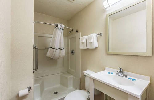 Chamblee Hotel | HomeTowne Studios by Red Roof Atlanta - Chamblee