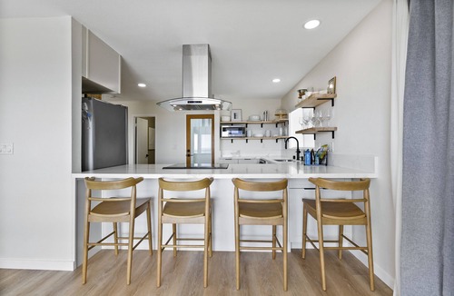 Kaimuki House | Honolulu Hillside Home - Ocean and Diamond Head Views