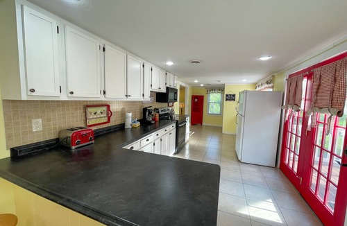Cherokee Cottage | Hope's Cottage-Walk to the Casino! Wifi available & Motorcycle Friendly