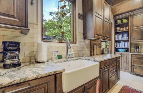 Broadmoor House | Hot tub, Outdoor dining, BBQ Grill, Fire pit & Gym
