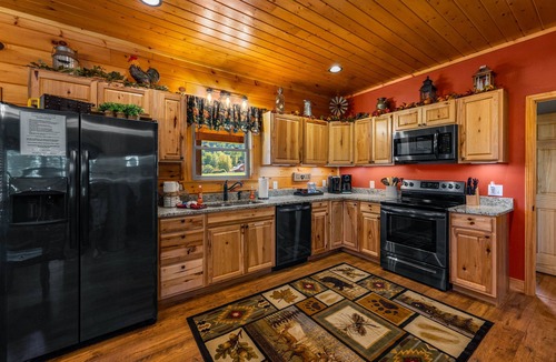 Maggie Valley Cabin | Huckleberry Lodge ~ by Willow Tree Cabins