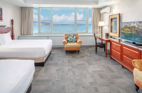 Kahului Hotel | Ideal Mix of Comfort and Value! 4 Comfortable Units, Outdoor Pool, Oceanfront!
