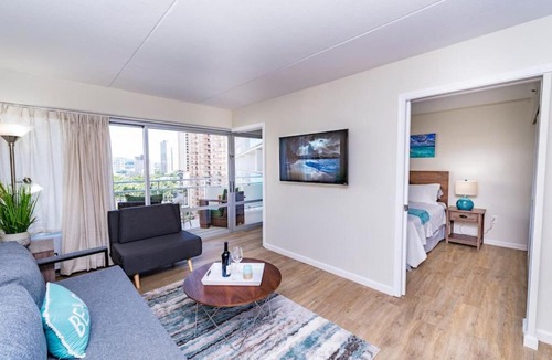 Waikiki Apartment | Ilikai Collection 6- Stylish 1BR- Mountain View- Beachfront Resort