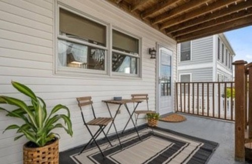 Little Salisbury Condo | Immaculate 1 Bed/Bath Steps from the Beach in Midtown OCMD!
