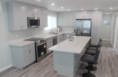 McCully - Moiliili Apartment | Impeccably Renovated Oasis 3-Bedroom in Honolulu