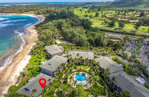 Kahuku Villa | In-Demand Ground Flr Largest 3BR Villa for 8 Steps to Beach + Pool + Jacuzzi