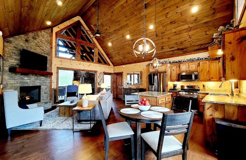 Morganton Cabin | Incredible firepit, luxurious cabin, indoor&outdoor fireplaces. Minutes to town.
