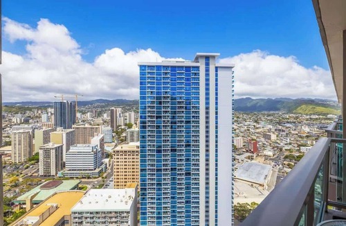 Ala Moana Condo | Incredible Partial Ocean & City View w/Balcony