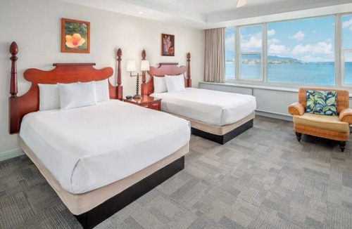 Kahului Hotel | Indulge in Home-Like Comfort! 3 Comfortable Units, Outdoor Pool, Oceanfront!
