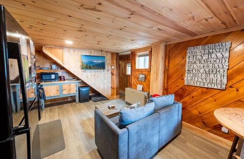 Northeast Somerset Cabin | Ioneta - Cabin 2 · Lawrence`s Lakeside Cabins | `Ioneta` Waterfront Retreat + Private Sauna